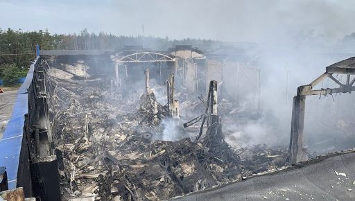 Розподільчий центр після 8 "Шахедів": з’явилися фото зруйнованого складу під Харковом