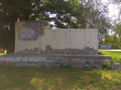 В Печенегах превратят бывший советский мемориал в артобъект