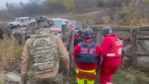 Последняя жительница на линии фронта: полицейские спасли одинокую бабушку в Харьковской области