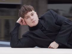 "Холостяк” у новому форматі: Пивоваров відтворив легендарний мем на даху лімузина