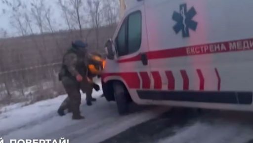 В Харьковской области спецназовцы эвакуировали экипаж "скорой" после атаки дрона РФ