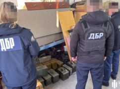 Військові відкрили "онлайн-магазин" для продажу викраденої зброї на Харківщині &ndash; ДБР