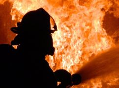 У Київському районі Харкова внаслідок обстрілу загорівся багатоквартирний будинок