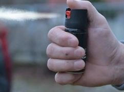 В Харькове мужчина распилил слезоточивый газ во время конфликта с ТЦК: есть пострадавшая