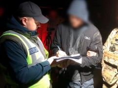 На Харківщині затримали двох чоловіків, які переправляли ухилянтів за кордон за $20 тис.