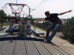 В Харькове и области зафиксировали случаи зацепинга на электропоездах