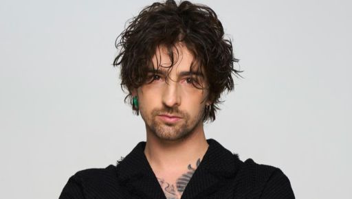 Світле волосся та окуляри: Дантес здивував архівним фото зі школи