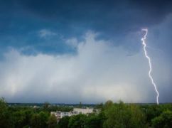 На Харківщину насувається гроза: синоптики оголосили штормове попередження