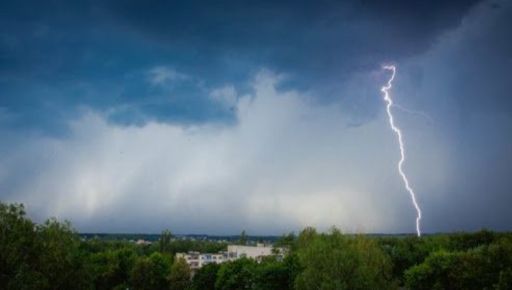 На Харьковщину надвигается гроза: синоптики объявили штормовое предупреждение