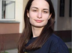 Во время повторного удара РФ в Харькове пострадала спасительница: девушка потеряла руку