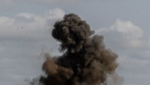 Россияне FPV-дронами атаковали магазин и админздание предприятия в Харьковской области