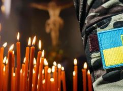 На Харківщині попрощалися із військовим, який помер в лікарні від ускладнень поранення