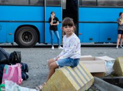 После эвакуации всех детей в Слатино остаются почти 800 человек