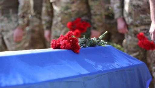 На Харківщині провели в останню путь військового, який загинув на Куп'янському напрямку