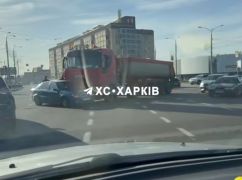 У Харкові сталася автотроща з вантажівкою &ndash; соцмережі