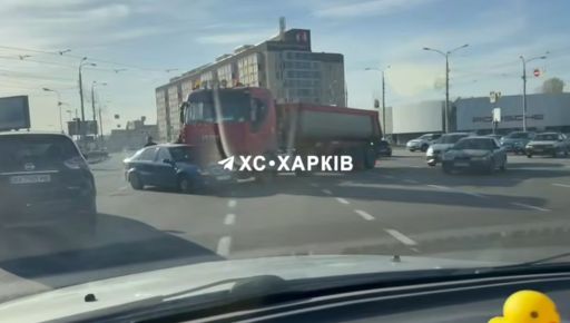 В Харькове произошла авария с грузовиком &ndash; соцсети