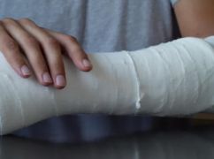 В Харьковской области пьяный отец сломал руку сыну из-за неприготовленной пищи: приговор суда