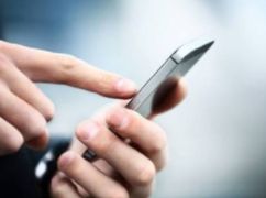 В Харькове мужчина попросил телефон для звонка и украл с чужого счета 80 тыс. грн