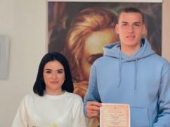 Весілля Луніних у спортивних костюмах: дружина воротаря з Харківщини розкрила причину