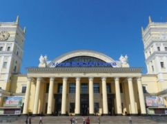 Из-за обстрелов изменили маршруты поездов в Харьков: что известно