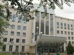 Комуністичну символіку прибрали з будівлі коледжу на Холодній Горі в Харкові