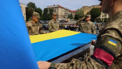 В Балаклее провели в последний путь добровольца, воевавшего с 2022 года