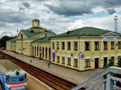 В Харьковской области РФ атаковала поезд: есть погибшая и раненые