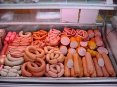Скільки коштує ковбаса до великоднього кошика у Харкові: Дані від мерії
