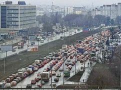 На в'їздах у Харків утворилися величезні тягнучки