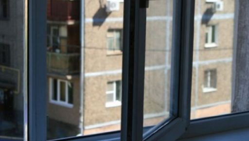 Вистрибнув з вікна: У Харкові розслідують смерть чоловіка на території ТЦК
