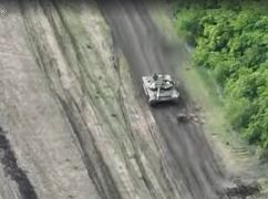 Харківська ТрО з танками зачистила позиції окупантів у Бахмуті: Кадри роботи штурмової групи