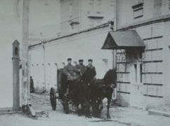 Харьковская экстренка показала, как выглядели кареты "скорой" более 100 лет назад: Исторические фото