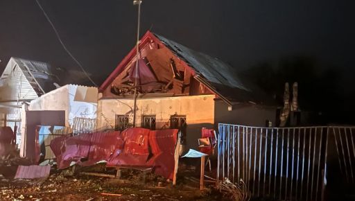 В Лозовой показали последствия попадания УАБ в жилую застройку: фотографии с места