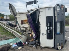 Під Харковом водій не впорався з керуванням вантажівки: постраждав підліток
