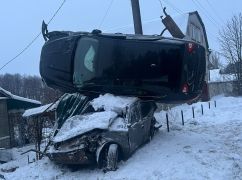 На Харківщині сталося незвичне ДТП: автівки стали в піраміду