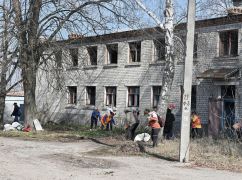 В Краснограде переселенцы восстанавливают общежитие для таких же пострадавших от войны