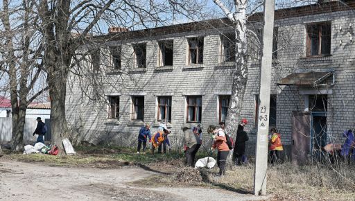 У Краснограді переселенці відновлюють гуртожиток для таких же постраждалих від війни  