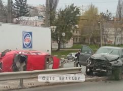 У Харкові на проспекті Ландау сталася ДТП з постраждалими: Кадри з місця події