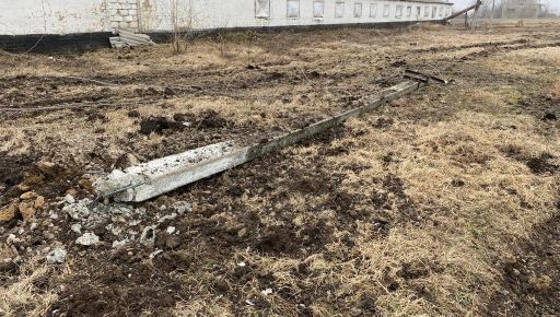 Нарахували близько 10 "прильотів”: Через обстріли без світла залишилося село на Харківщині