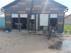 У Золочеві ворог атакував магазин: поранено двох людей