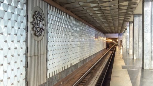 В Харькове мужчина упал на рельсы в метро
