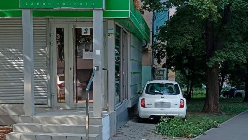 У Харкові водійка на тротуарі збила маму з 5-місячним немовлям: постраждалі в лікарні