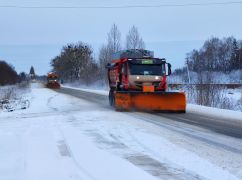 В Харькове и области дорожные службы устраняют последствия западного циклона