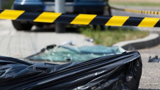 Харківська прокуратура показала фото з місця вбивства жінки фугасною авіабомбою