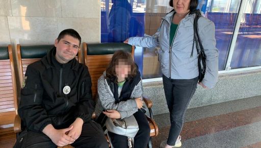 Харківські поліцейські допомогли неповнолітній, яка загубилася, повернутися додому