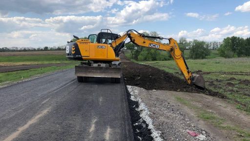 Дорожники ремонтируют два участка в направлении Волчанска - Синегубов