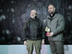 Міністр оборони України Резніков нагородив медаллю голову Харківської ОВА Синєгубова