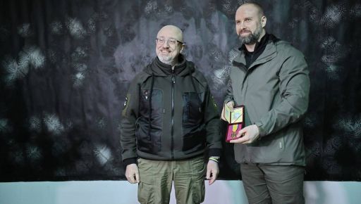 Міністр оборони України Резніков нагородив медаллю голову Харківської ОВА Синєгубова