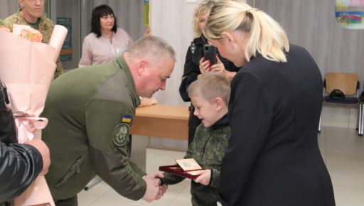 В Лозовой семьям погибших воинов вручили государственные награды