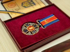 Зеленский наградил медиков орденами и званиями к профессиональному празднику